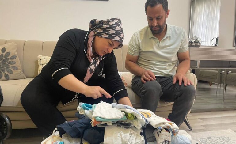 Bebeklerini kucaklarına alamadan mezara koydular