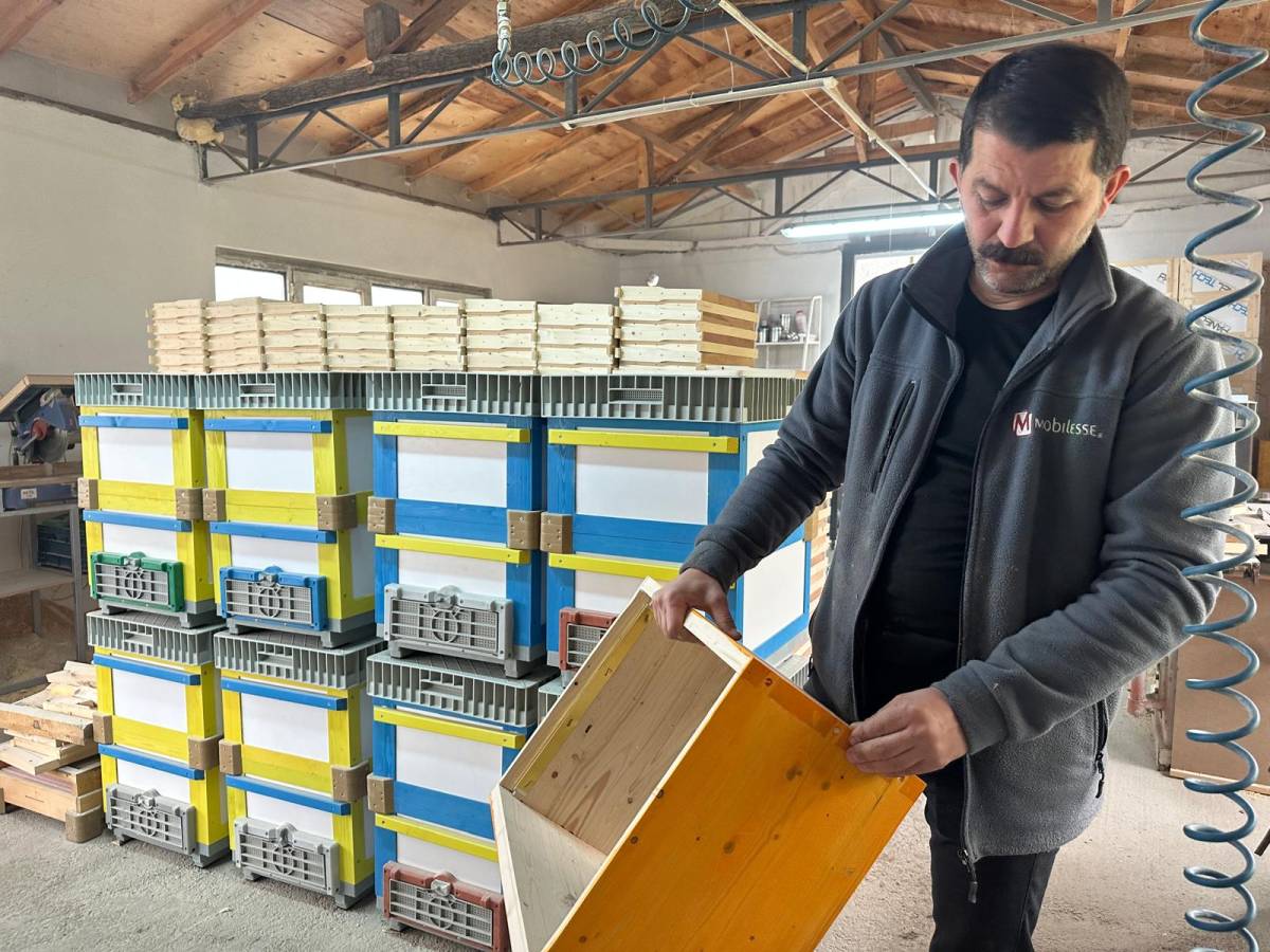 Arı kovanları renklendi; Taraftarlara özel üretim yapılıyor!